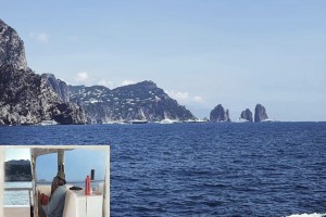 詹姆斯度假晒海景 配文：“世界上我最喜欢去的地方之一！”