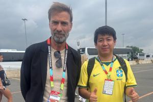 前方记者直播吧遇见克洛普，渣叔透露接任德国队主帅看法