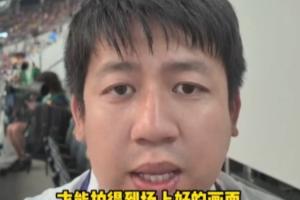 直播吧现场报道：诺维茨基出席日瑞之战，身着瑞典球衣变身瑞典球迷