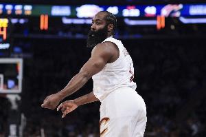 NBA精彩瞬间？埃奇库姆谈防守莫兰特40分表现及被哈登骗犯规情况