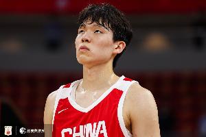 杨瀚森在国家队仅是第三中锋，应以继伟大秋为内外核心出战