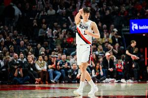 杨瀚森分享首年NBA体验：迅速 转换迅速&节奏迅速&需频繁折返跑