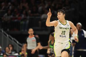 李月汝高效表现，6投4中三分4中2，斩获10分3篮板2助攻，助力球队今日胜利