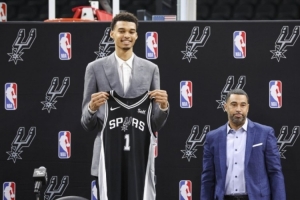 杨毅:马刺夺五冠期引领的NBA市场不及尼克斯、湖人、绿军、勇士