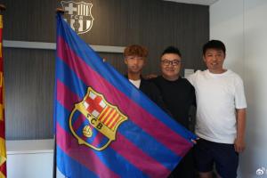 董路：足协主席宋凯向李昊炎赠送亲笔信，祝贺其加盟巴萨