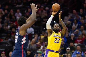恩比德初入NBA曾邀詹姆斯加盟76人，老詹新东家尚未确定