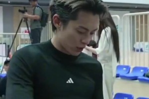 排面！王鹤棣和杰伦·布朗互送礼物