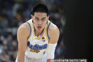 陈盈骏15投6中,三分球4投1中,仅得19分4篮板6助攻