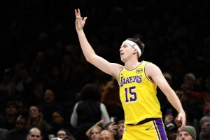 落选秀成功逆袭！薪资专家预测：里夫斯下赛季年薪将位列NBA后卫第16名！