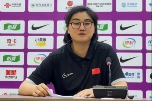 中国U17女篮教练表示：球员们全力以赴执行战术，奋力追赶比分，备战目标更加明确