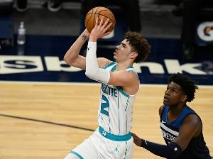 著名记者：兰德尔与迪文可签下三球合同 贝兰热与香农为仅存年轻球员资产