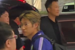 韩迷机场斥责洪明甫，李刚仁凝视球迷沉思良久