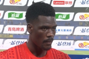 让·克劳德:我能胜任多个位置,中卫也在其中,红牌几乎葬送了比赛