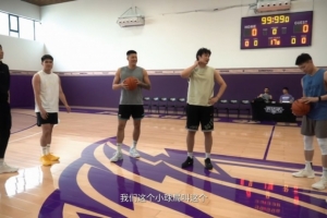 丁彦雨航分享组织活动心得:促进球员交流 增进球迷对球员了解