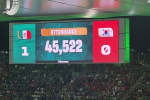 球迷见证主队提前晋级，45522人现场目睹墨西哥1-0战胜韩国
