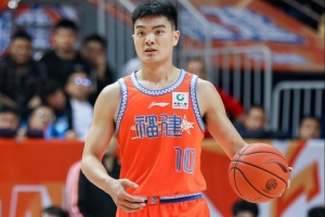 黎伊扬：增强体质 提升防守对抗力度与体能积累 精练投篮技巧