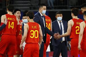 苏群：曾为杜锋辩护，常人难以理解，评论激烈，缺乏人情味
