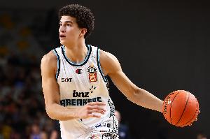 卡里姆·洛佩斯于21顺位被选入NBA，成为首位墨西哥出生的首轮新秀