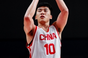苏群点赞：王俊杰归队后，中国男篮立刻焕然一新