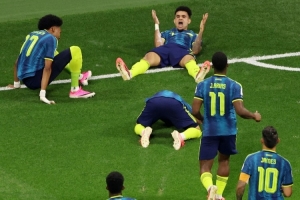 实属不易！哥伦比亚队世界杯首战三度告捷