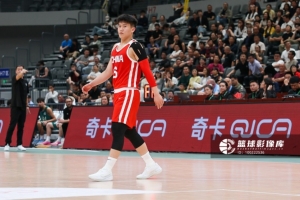 陈昱休铁匠背景，11投仅2中，仅得4分，三分线外6投全失