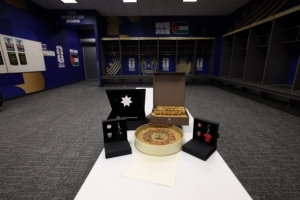 FIFA官方社交媒体分享照片，约旦队在更衣室留下赠品及感谢信告别