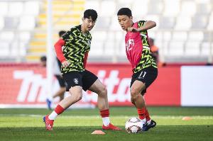 韩媒报道：洪明甫坚信必胜南非，将黄喜灿置于首发位置、孙兴慜轮休被视为重大失误