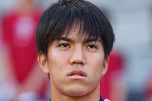 沙尔克04与23岁日本中场田中聪签约，触发球员100万欧解约金条款