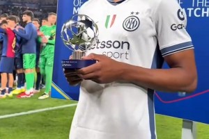 皇马球迷勿意外！邓弗里斯就算拿到MVP，绰号也叫“蓝黑不高兴”