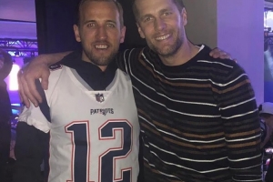 邮报报道：NFL传奇人物汤姆·布雷迪访问英格兰队，激发三狮军团队员热情