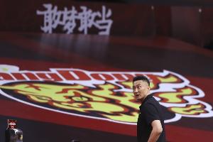 杜锋四次率队夺冠，在广东任主帅业绩斐然：新手赛季及三连冠佳绩