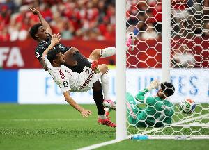 戴维补射连中两元,加拿大以3-0领先人数减半的卡塔尔