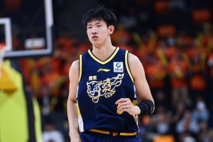 NBA三分线特训！黄明依洛杉矶展示惊人表现 一分钟内连中18球三分