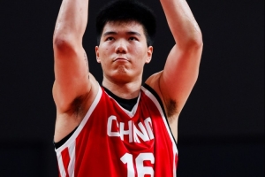 不知该说何话！焦泊乔仅替补5分钟便累计3犯，数据栏均为0且正负值为+7