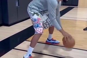 来看看唐斯这运球基本功，这手活是真的6啊！