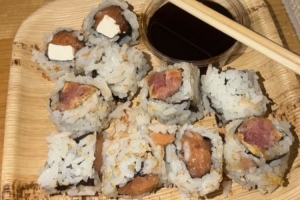 巴西淘汰日本后，帕奎塔社交媒体晒照大快朵颐寿司