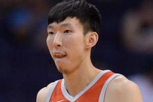 杨毅：周琦称未曾到访马刺主场馆，此前一直在发展联盟毒蛇队打球