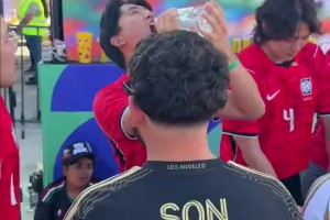 不能浪费！球场不能携带烈酒入场，韩国和墨西哥球迷场外消灭~