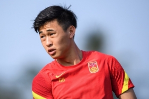 戴伟浚在国家队展现克鲁伊夫式转身技巧⚽️