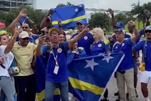 仅15万人口！小岛库拉索世界对阵德国，球迷激情助威！