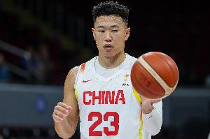 表现不佳！贺希宁投篮命中率低至8中1，另有2次失误，仅获2分3篮板