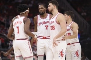 火箭选秀输给马刺！交易需谨慎，别效仿马刺再招福克斯