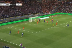 脚下技艺拉满！谢尔基戏耍晃过对手劲射破门！法国1-0科特迪瓦！