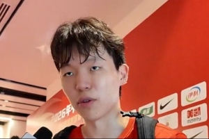 杨瀚森幽默地说：焦泊乔倚老卖老，应以最佳状态备战比赛