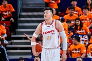 篮下高墙立，岁月初心守！李慕豪生日快乐！