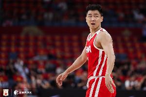鲁媒称杨瀚森融入男篮需时间，高诗岩带伤表现突出