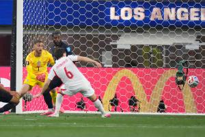 土耳其2-1逆转美国！流畅配合中柯克曲得分