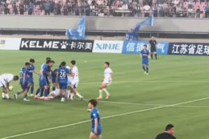 无锡吴钩与南京城市两名球员发生推搡争执，双方均被中足联禁赛三场！