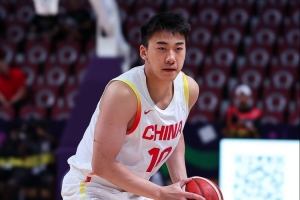 媒体人：对手体型相当或更胜一筹，王俊杰战斗略显吃力
