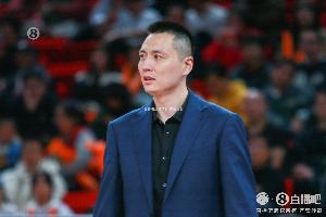 媒体人点出上海四项优势：教练团队/外援引用得当/阵容稳定/强大主场